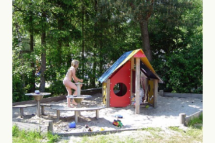 Comfort campingplaats de Bronzen Emmer Drenthe met paardenstalling en manege VMP028