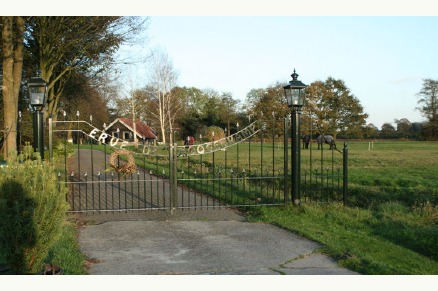 Logeerhuis Erve de Hoogenkamp op erf woonboerderij in Overijssel VMP064